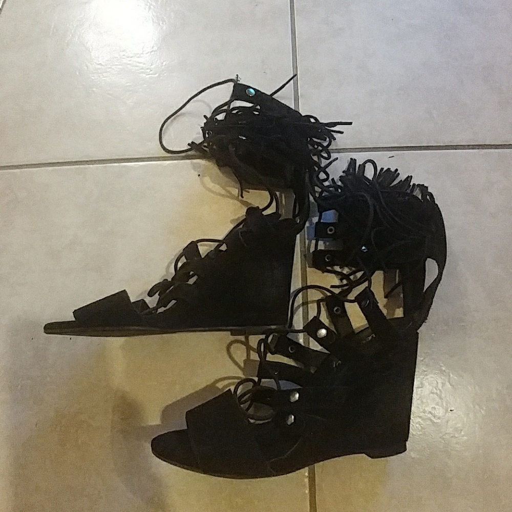 Free People solistic fringe wedge LIKE NEW - Picture 5 of 8